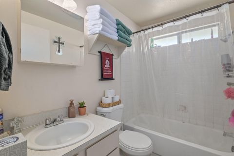 Single Family Residence in Gold Hill OR 1382 4th Avenue 15.jpg