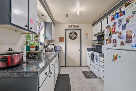 Single Family Residence in Gold Hill OR 1382 4th Avenue 7.jpg