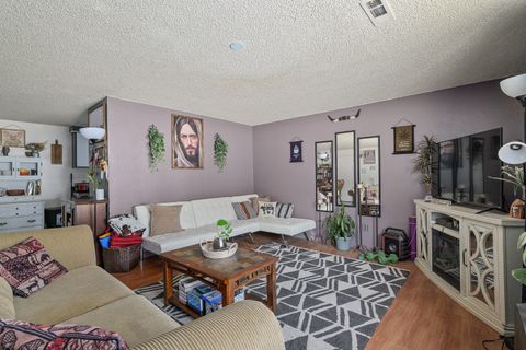 Single Family Residence in Gold Hill OR 1382 4th Avenue 4.jpg