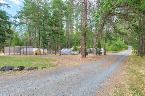  in Rogue River OR 4529 E Evans Creek Road.jpg