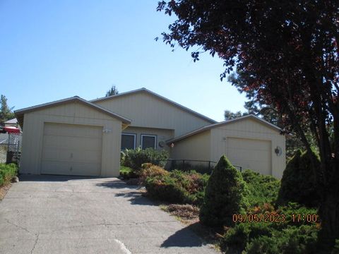 Multi Family in Klamath Falls OR 2002 California Avenue.jpg