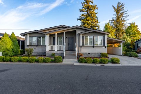 Mobile Home in Grants Pass OR 747 Hampton Way.jpg