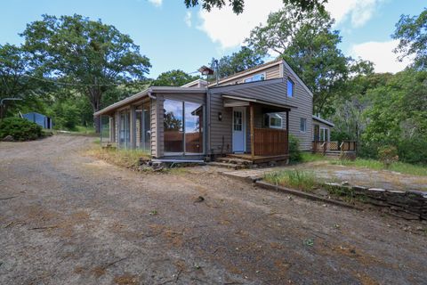 Single Family Residence in Gold Hill OR 2350 Galls Creek Road.jpg