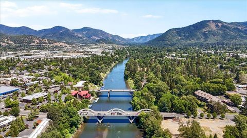 Condominium in Grants Pass OR 115 Rogue River Hwy Highway #309.jpg