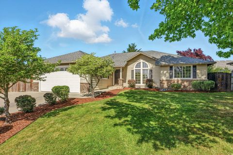 Single Family Residence in Grants Pass OR 1777 W Harbeck Road.jpg