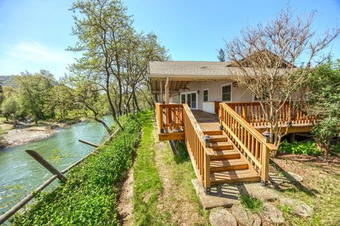 Single Family Residence in Gold Hill OR 1758 2nd Avenue.jpg