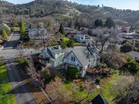 Single Family Residence in Grants Pass OR 1699 NE Foothill Boulevard.jpg