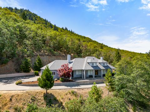 Single Family Residence in Grants Pass OR 180 Malone Way.jpg