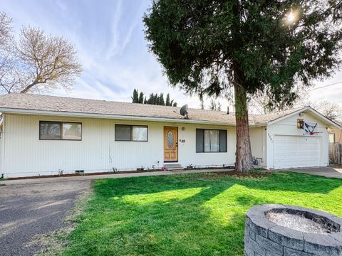 Single Family Residence in Medford OR 2091 Alamar Street.jpg