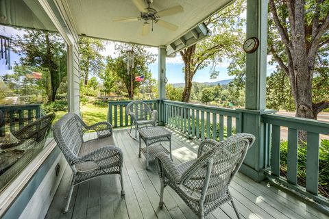 Single Family Residence in Gold Hill OR 127 Fourth Avenue.jpg