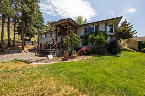 Single Family Residence in Klamath Falls OR 2100 Park Avenue.jpg