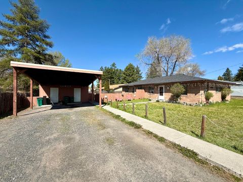 Duplex in Klamath Falls OR 3850 Madison Street #1 & 2 3.jpg