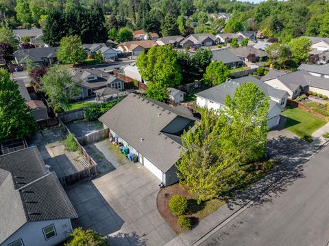 Single Family Residence in Grants Pass OR 881 Kendall Drive.jpg