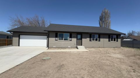 Single Family Residence in Klamath Falls OR 5583 Winterfield Way.jpg