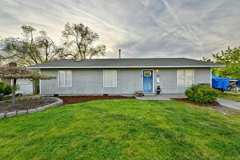 Single Family Residence in Klamath Falls OR 637 Roosevelt Street.jpg