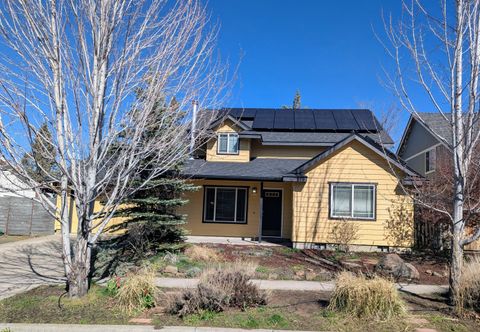 Single Family Residence in Bend OR 828 NE Robin Court.jpg
