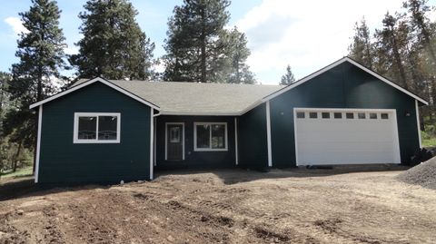 Single Family Residence in Klamath Falls OR 5218 Lyptus Lane.jpg