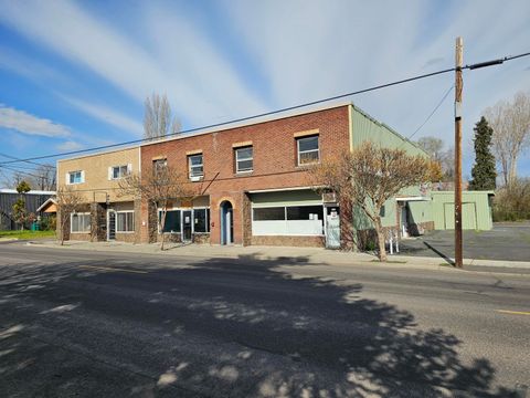  in Klamath Falls OR 917 E Main Street.jpg