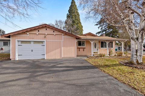 Single Family Residence in Klamath Falls OR 3725 Madison Street.jpg