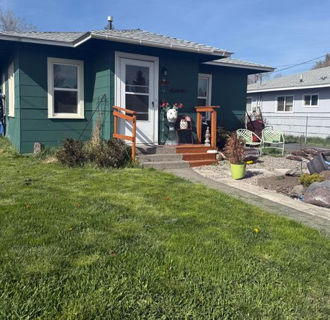 Single Family Residence in Klamath Falls OR 2249 White Avenue.jpg