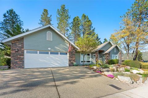 Single Family Residence in Grants Pass OR 1106 NW Morgan Lane.jpg