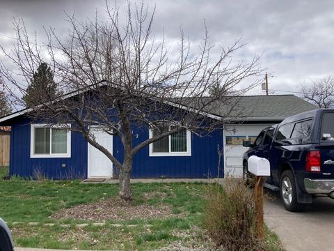 Single Family Residence in Madras OR 112 Cowden Drive.jpg