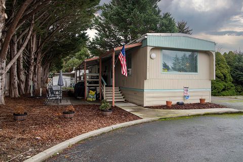 Mobile Home in Grants Pass OR 127 Brentwood Drive.jpg
