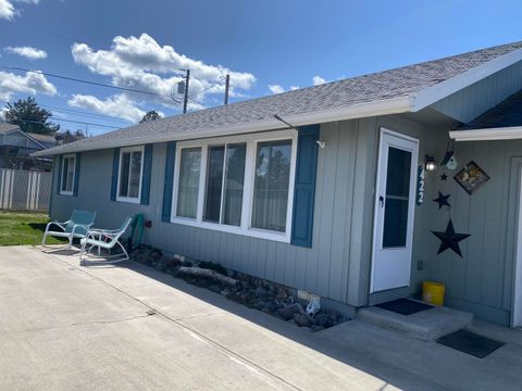 Single Family Residence in Klamath Falls OR 422 Torrey Street.jpg