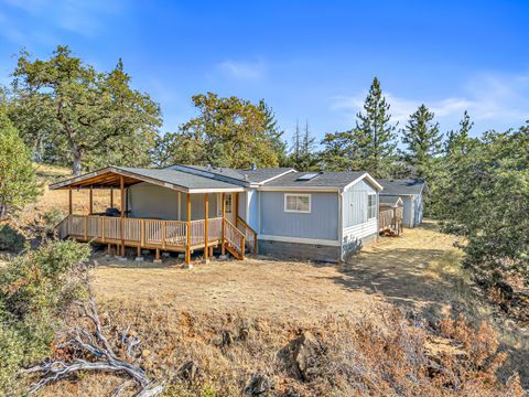 Single Family Residence in Eagle Point OR 7670 E Antelope Rd Road.jpg