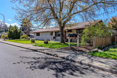 Single Family Residence in Medford OR 1328 S Oakdale Avenue.jpg