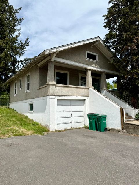 Single Family Residence in Klamath Falls OR 2015 Herbert Street.jpg