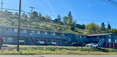 Multi Family in Klamath Falls OR 542 Riverside Drive 11.jpg