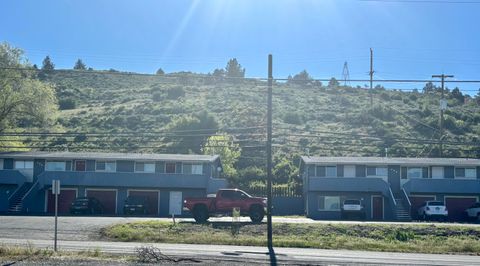 Multi Family in Klamath Falls OR 542 Riverside Drive 3.jpg