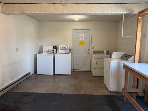 Multi Family in Klamath Falls OR 542 Riverside Drive 19.jpg