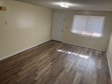 Multi Family in Klamath Falls OR 542 Riverside Drive 12.jpg