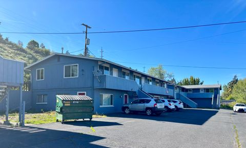 Multi Family in Klamath Falls OR 542 Riverside Drive 7.jpg