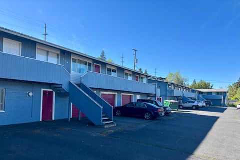 Multi Family in Klamath Falls OR 542 Riverside Drive 8.jpg