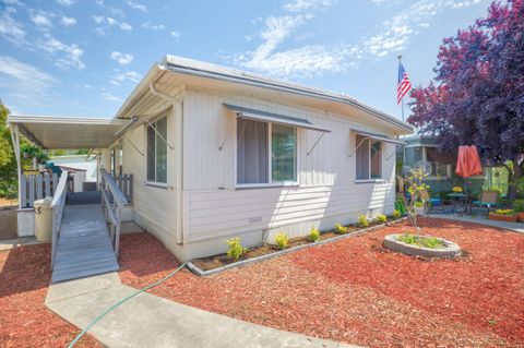 Mobile Home in Grants Pass OR 206 Kingsbury Drive.jpg