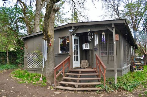 Manufactured On Land in Central Point OR 10585 Blackwell Road.jpg