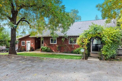 Single Family Residence in Merlin OR 1711 Pleasant Valley Road.jpg