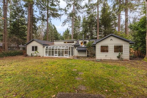Single Family Residence in Grants Pass OR 450 Whispering Pines Lane.jpg