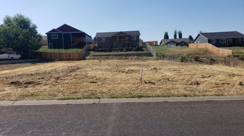  in Klamath Falls OR Glenridge Way #2.jpg