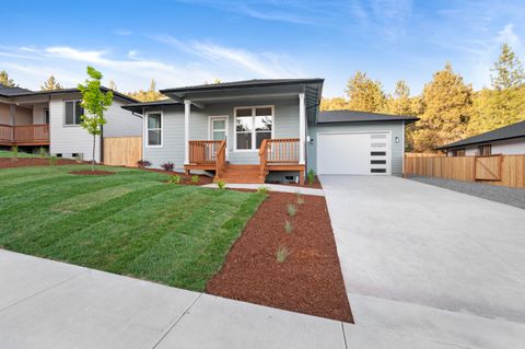 Single Family Residence in Klamath Falls OR 1195 Orange Blossom Drive.jpg