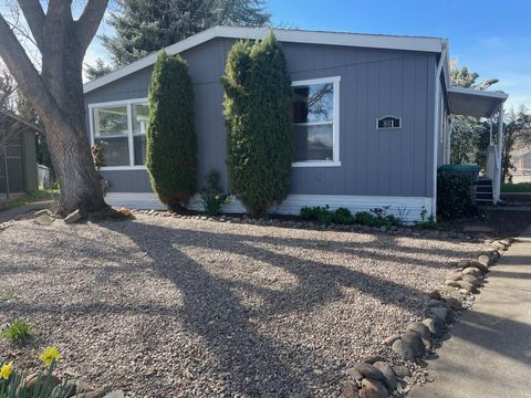 Mobile Home in Medford OR 881 Mindy Sue.jpg