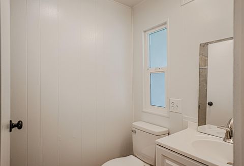 Mobile Home in Grants Pass OR 2393 SW Webster Road 14.jpg