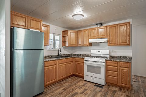 Mobile Home in Grants Pass OR 2393 SW Webster Road 7.jpg