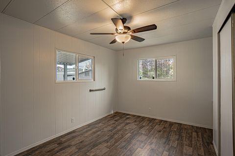Mobile Home in Grants Pass OR 2393 SW Webster Road 11.jpg