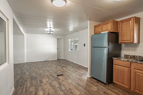 Mobile Home in Grants Pass OR 2393 SW Webster Road 8.jpg