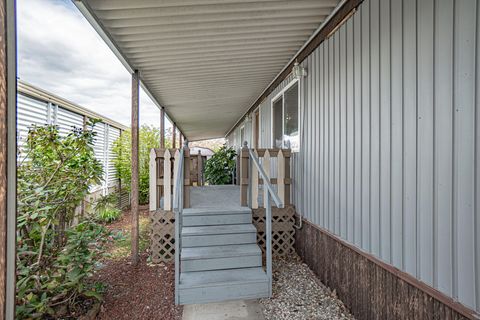 Mobile Home in Grants Pass OR 2393 SW Webster Road.jpg