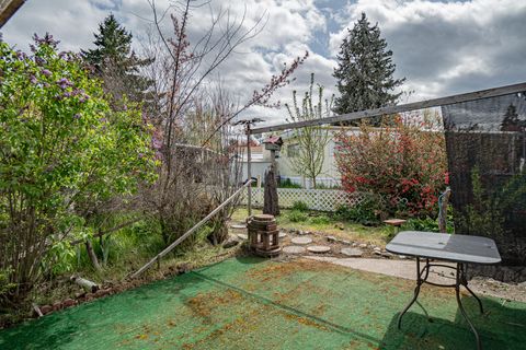 Mobile Home in Grants Pass OR 2393 SW Webster Road 18.jpg